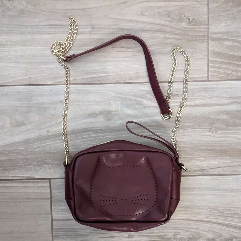 Maroon Cat Crossbody With Chain Strap
